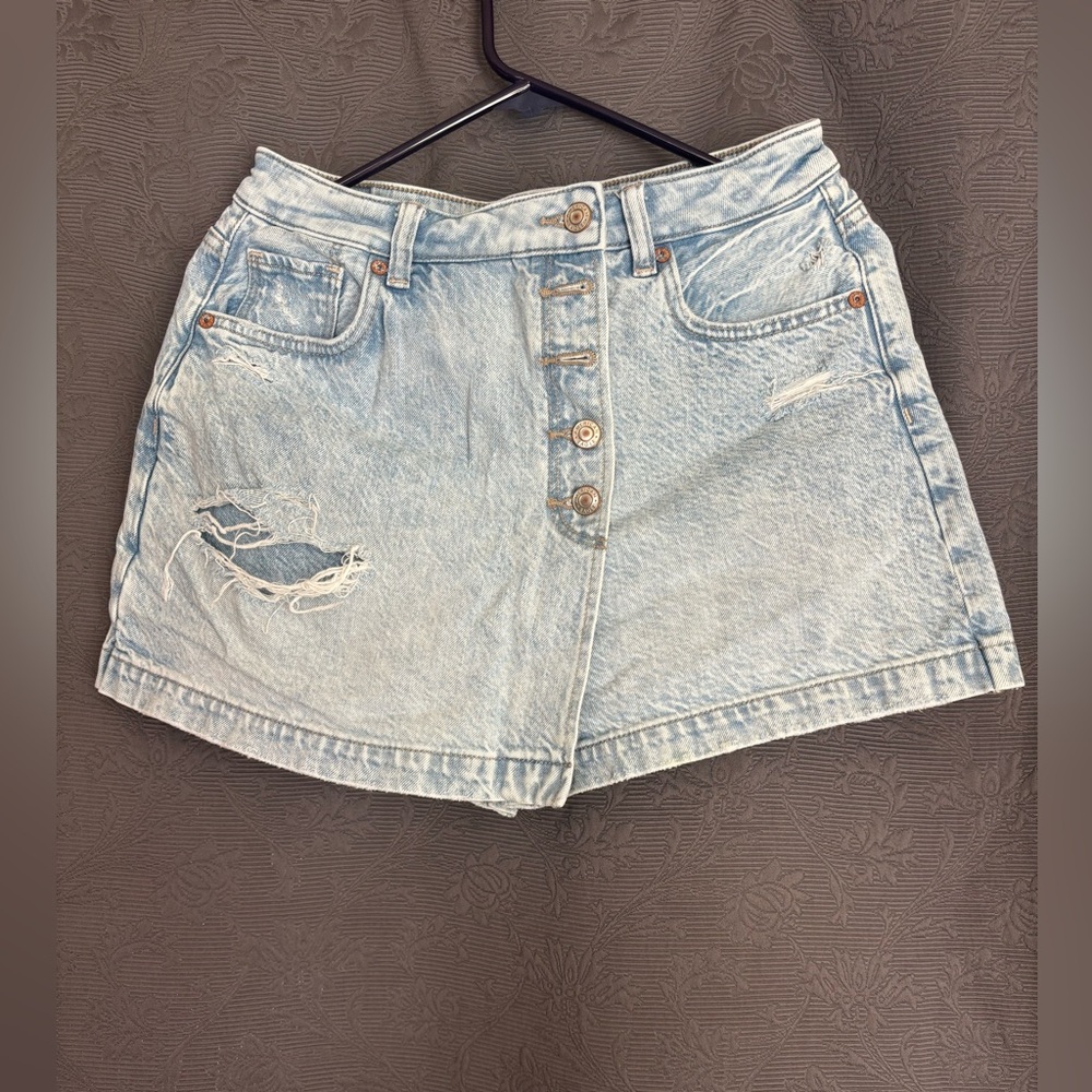 American Eagle Outfitters Light Blue Distressed Denim Skort